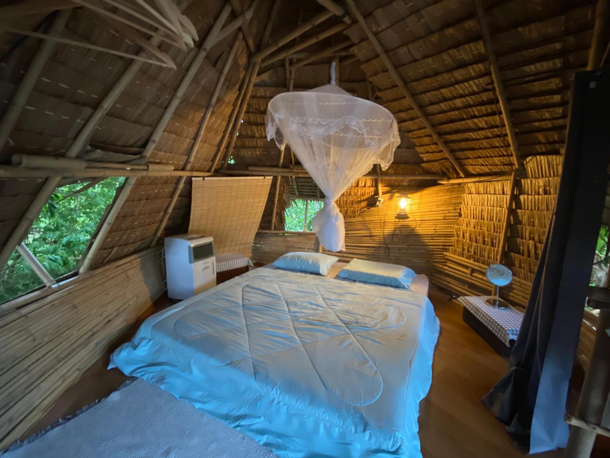 Отель Royal Mountain Hut Ratchaburi Экстерьер фото
