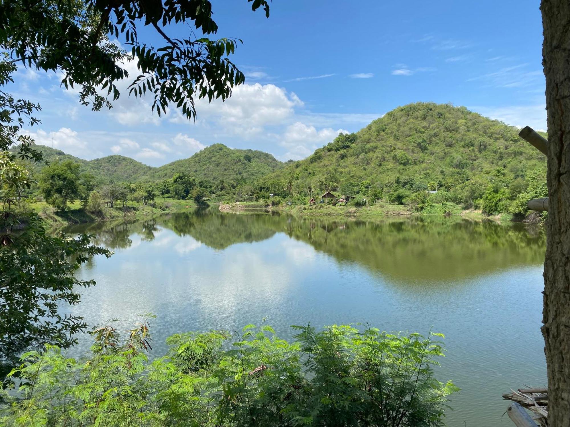 Отель Royal Mountain Hut Ratchaburi Экстерьер фото