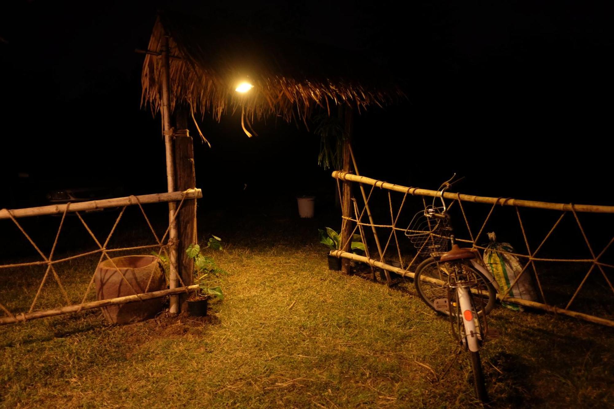 Отель Royal Mountain Hut Ratchaburi Экстерьер фото