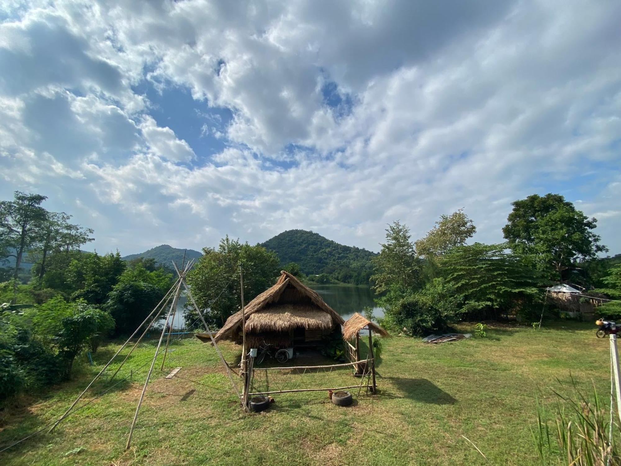 Отель Royal Mountain Hut Ratchaburi Экстерьер фото
