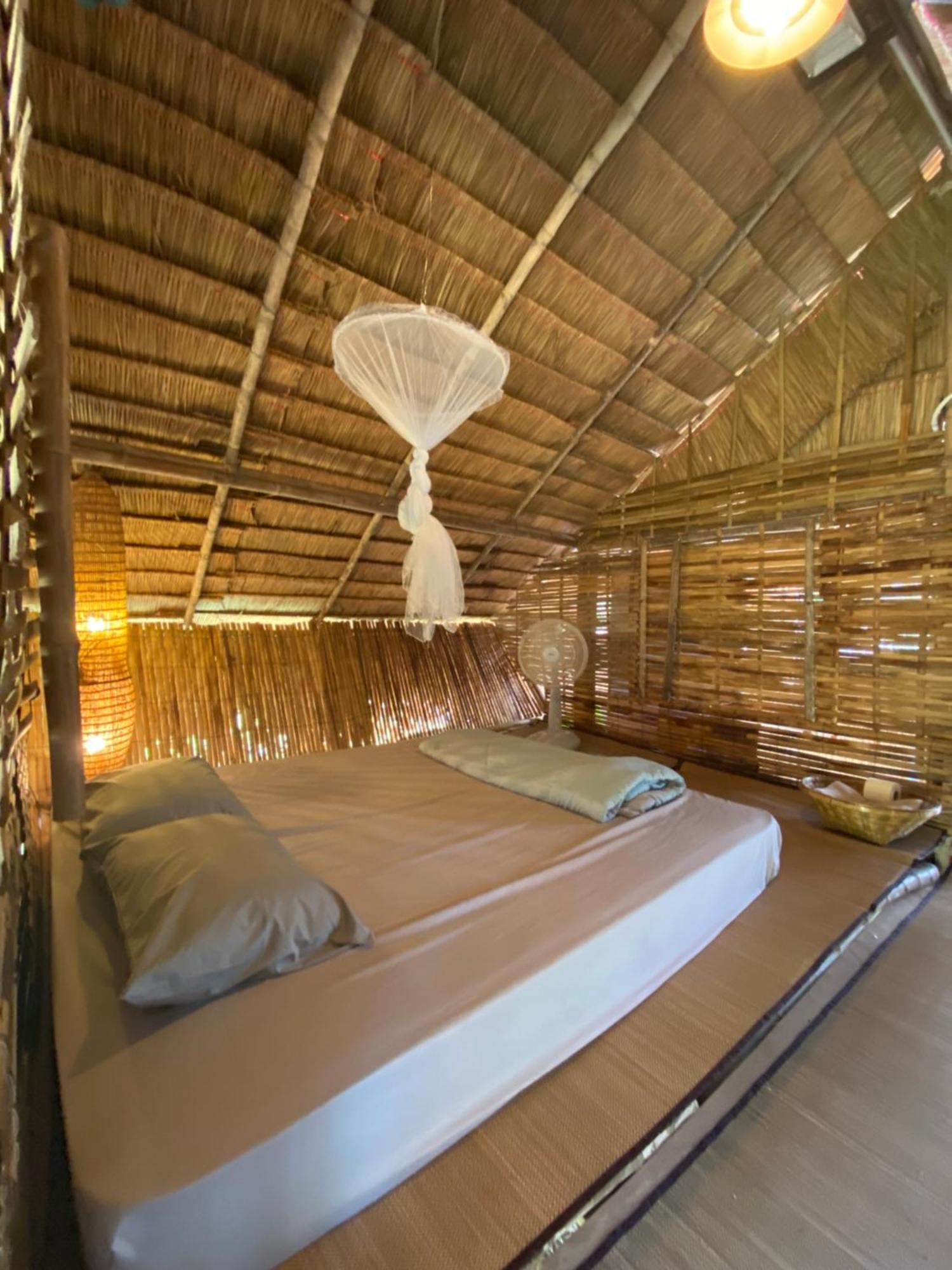 Отель Royal Mountain Hut Ratchaburi Экстерьер фото