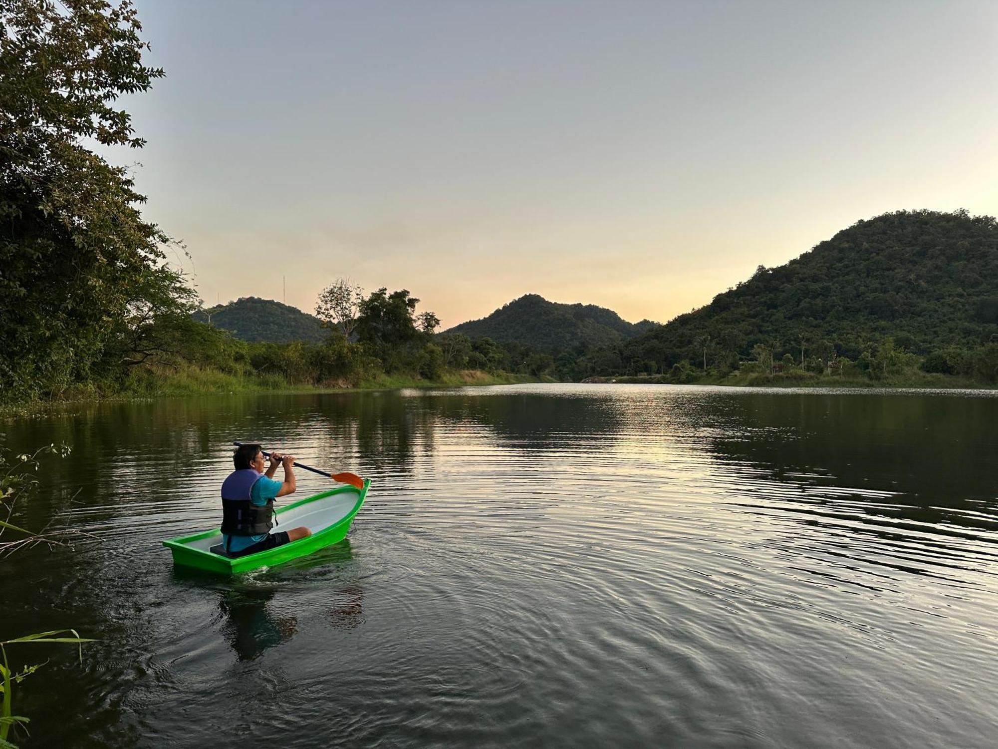 Отель Royal Mountain Hut Ratchaburi Экстерьер фото