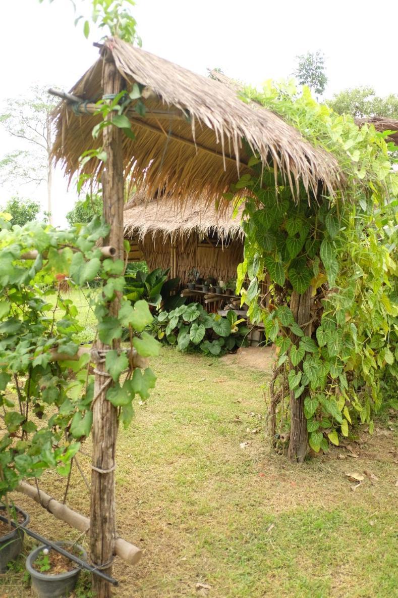 Отель Royal Mountain Hut Ratchaburi Экстерьер фото