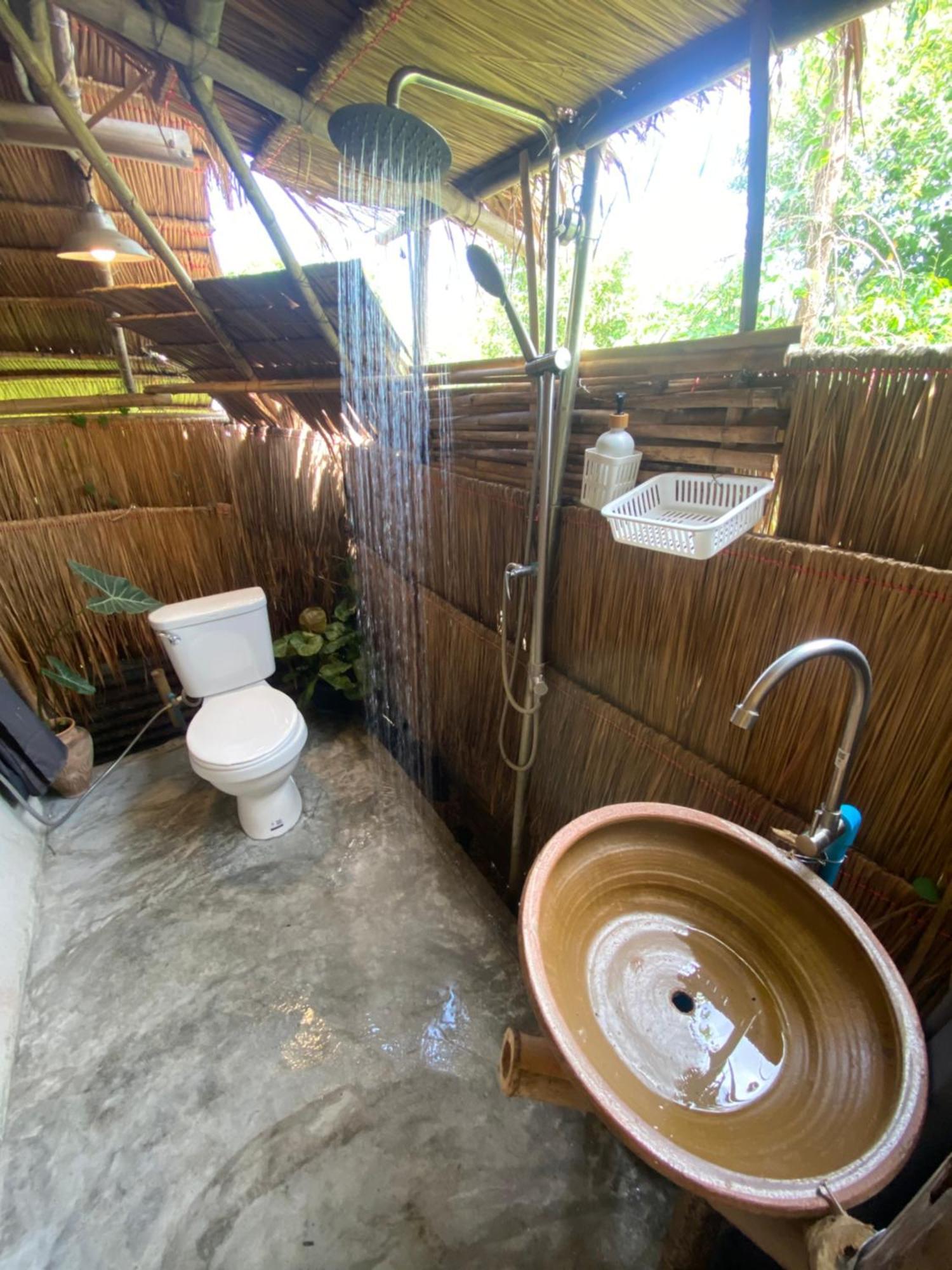 Отель Royal Mountain Hut Ratchaburi Экстерьер фото