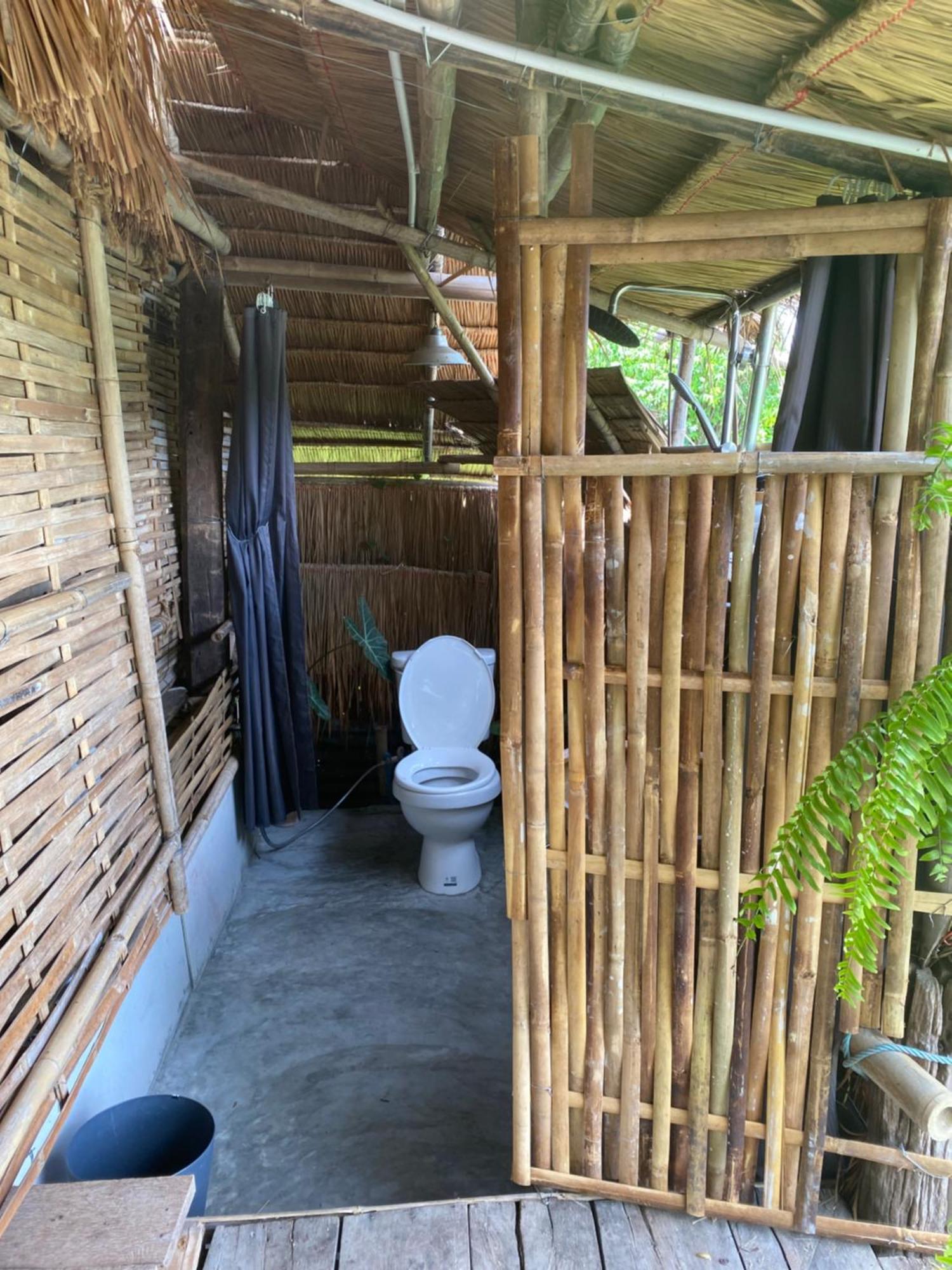Отель Royal Mountain Hut Ratchaburi Экстерьер фото